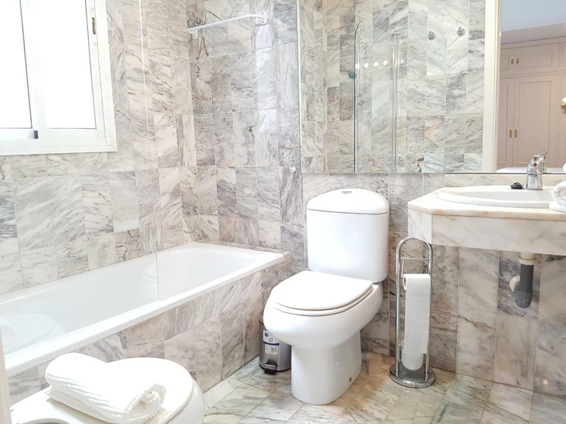 Behouse Avenida Seville